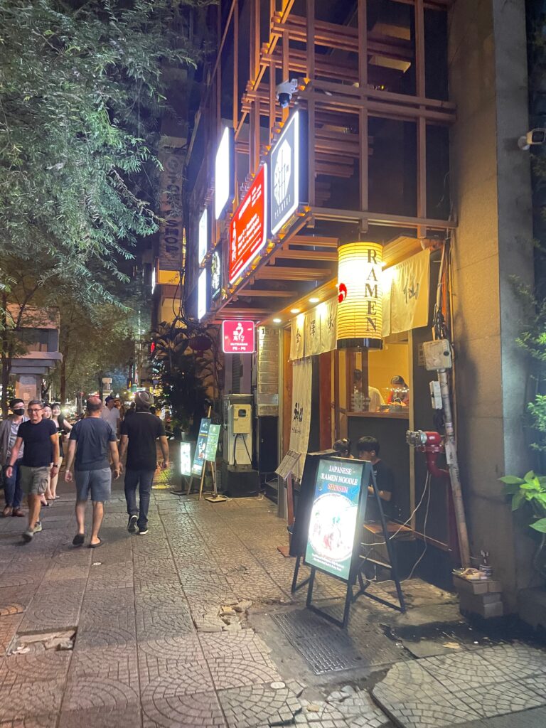 外観・店内の様子